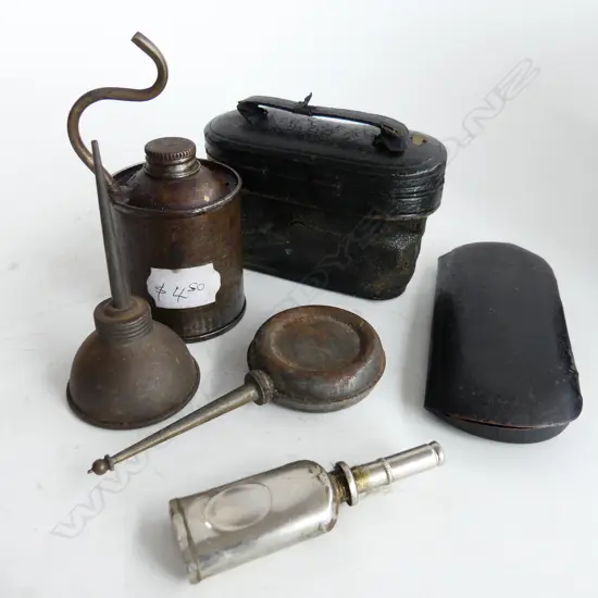 SMALL BOX LOT OPERA GLASSES 4 OLD OIL CANS (SMALL) & SPECTACLES.