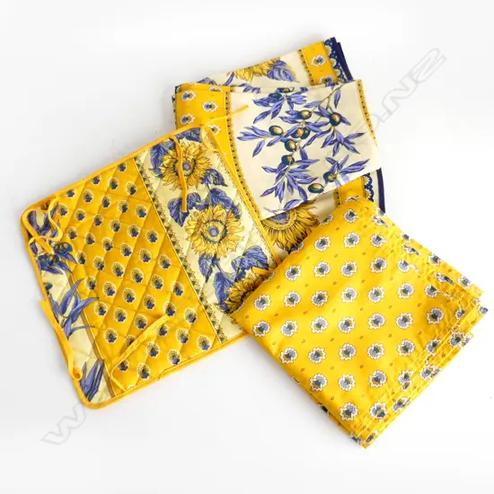 FRENCH PROVENCAL COTTON ROUND TABLE CLOTH 1700mm dia + 8 NAPKINS 400mm x 420mm + HOLDER