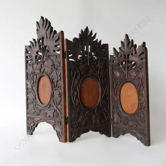 3-PANEL CARVED HARDWOOD FOLDING PHOTO FRAME, 650 x 585mm