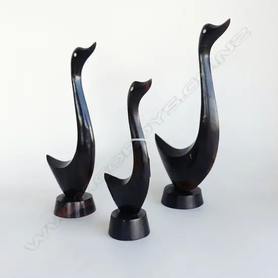 3 GRADUATED WOODEN DUCKS H.350mm