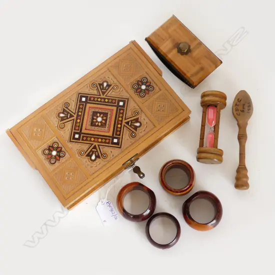 8 ASST. WOODEN TREEN PCES; INLAID BOX W.235mm, 4 NAPKIN RINGS, BLOTTER, SPOON, HOUR GLASS
