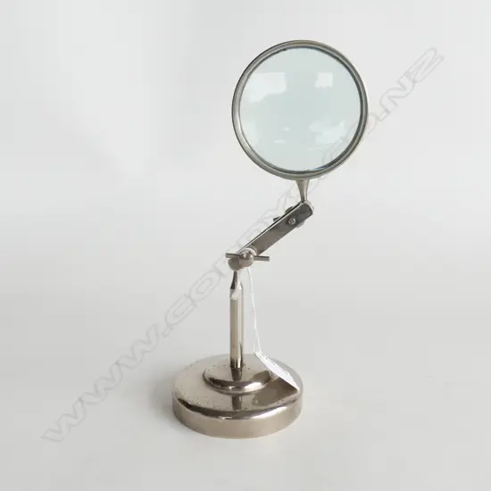 VINTAGE HEAVY METAL ADJUSTABLE MAGNIFYING GLASS