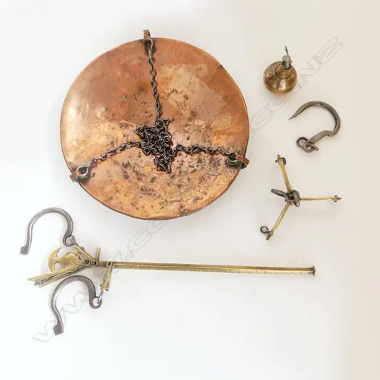 VICTORIAN HANGING BALANCE BEAM SCALES brass copper & steel the tray Dia.275mm.