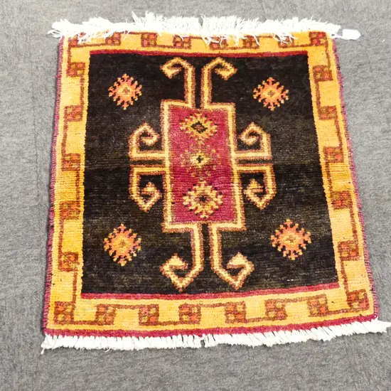 225C - SML PERSIAN HAND KNOTTED RUG 630 x 560mm