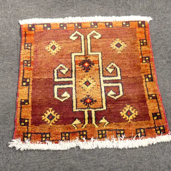 97C - SML PERSIAN HAND KNOTTED RUG 600 x 560mm