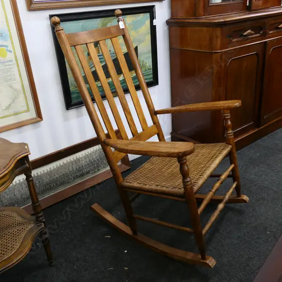 ARTS & CRAFTS STYLE ROCKING CHAIR