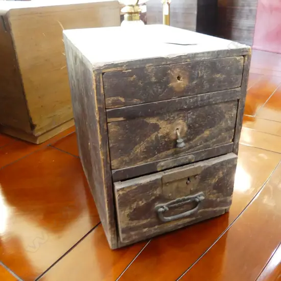 SMALL OLD JAPANESE CHEST AF