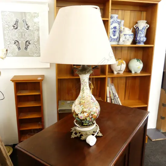 FLORAL CERAMIC TABLE LAMP SHADE FAULTED H.700mm