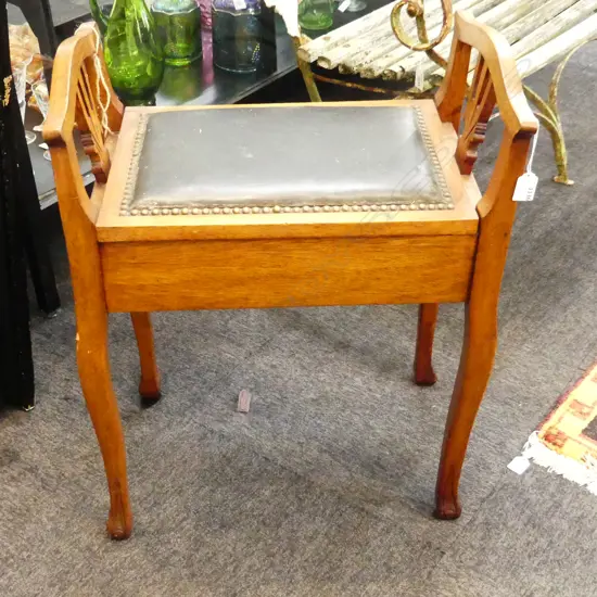 EARLY 20thC OAK PIANO STOOL w. LIFT UP LEATHER SEAT
