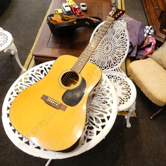 VINTAGE JAPANESE SUZUKI GUITAR + STRAP