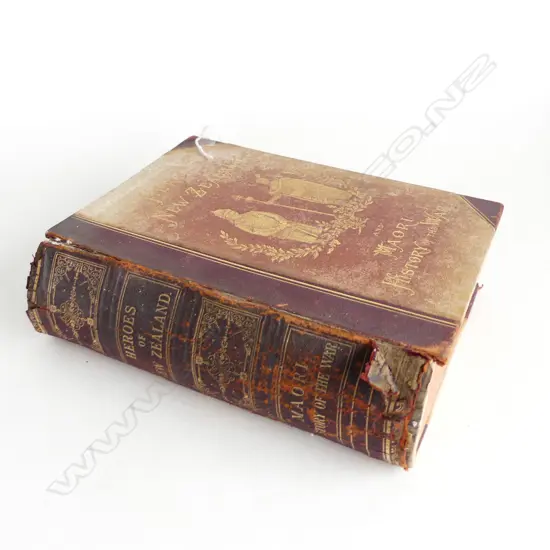 VINTAGE BOOK HEROS OF NZ & MAORI HISTORY OF THE WAR L260MM W190MM
