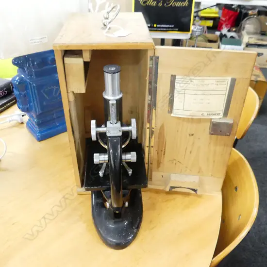 VINTAGE CASED REICHER MICROSCOPE H.350mm