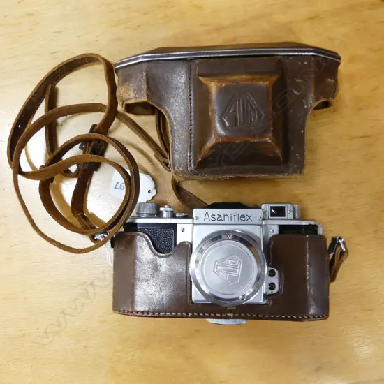 ASHAIFLEX CAMERA in leather case
