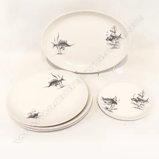 5 C/LYNN PLATES FISH DESIGN VARIOUS SIZES LARGEST 290MM