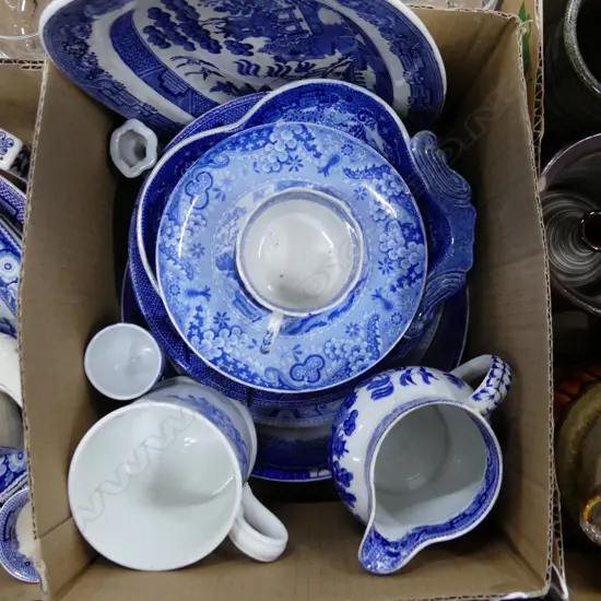 12PCS VINTAGE B/W CHINA:c1800 Chinese export plate + SMALL ASHET PLATES JUG ETC