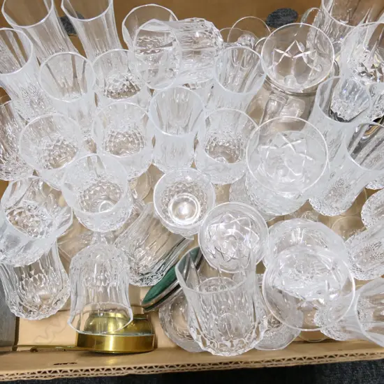 BOX LOT WINE / CHAMPAGNE GLASSES