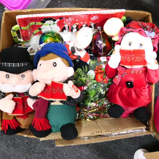 BOX LOT XMAS DECORATIONS, 3 SOFT TOYS ETC