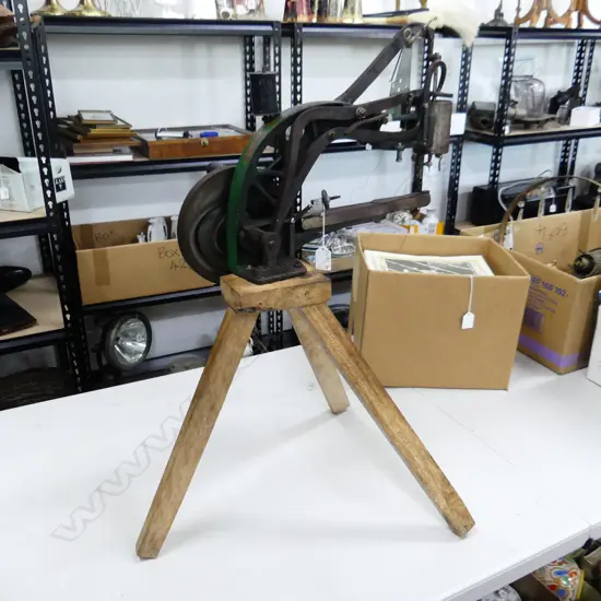 VINTAGE CHINESE STREET COBBLERS SEWING MACHINE