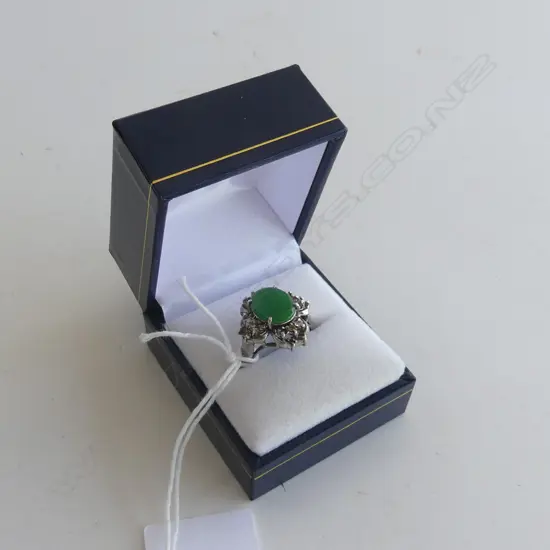 SILVER METAL & OVAL CABOCHON  GREEN STONE RING
