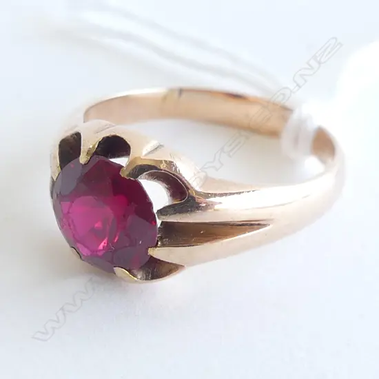 9CT GOLD & RED STONE/ ROSE GOLD SIGNET RING 4.1GMS