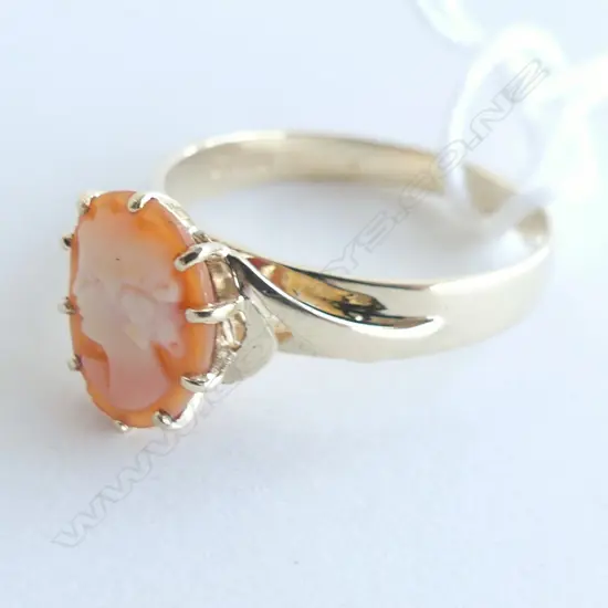 9CT GOLD CAMEO RING 2.4GMS 
