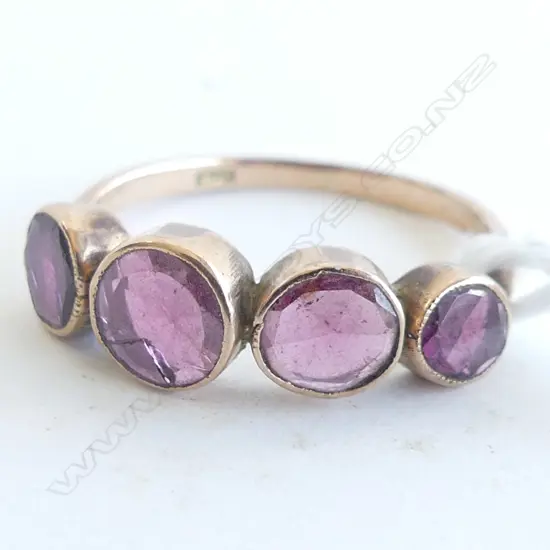 ANTIQUE 9CT GOLD & 4 PINK STONE RING 1.5GMS