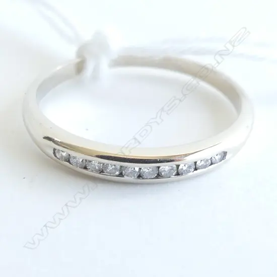 18CT WHITE GOLD & DIAMOND CHANNEL SET RING 1.6GMS