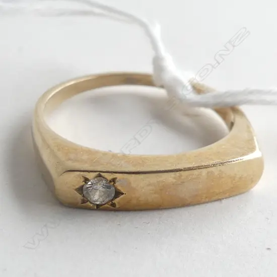 9CT & CZ RING 3.1 GRAMS
