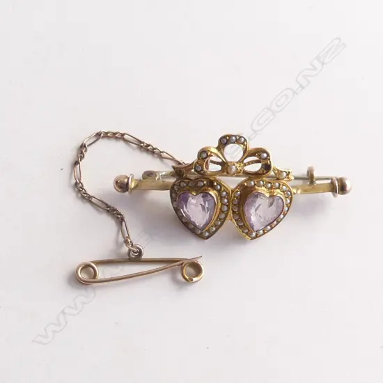 ANTIQUE 15CT GOLD DBLE AMETHYST HEART BROOCH W SEED PEARLS 5.9gms