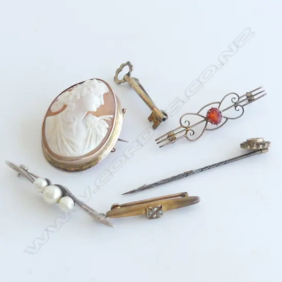 6 VINTAGE BROOCHES / STICK PINS INCL CAMEO - 1 A/F