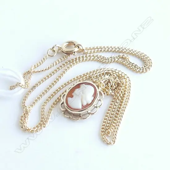 GOLD CAMEO PENDANT, PLATED CHAIN 