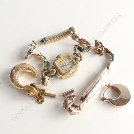 ROLLED GOLD VINTAGE LADIES WATCH, SPARE WATCH CHAIN, 2 ODD GOLD TONE EARRINGS & TIE PIN 