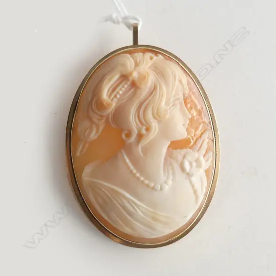 14K GOLD FRAMED HAND CUT CAMEO PENDANT / BROOCH H.47mm 8gms