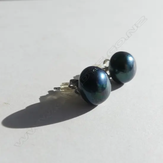 PR TAHITI CULTIVATED BLACK PEARL EARRINGS (WITH BOX & GUARANTEE)