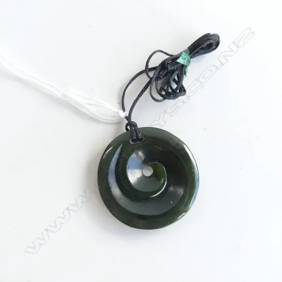 NZ POUNAMU (GREENSTONE) SM KORU PENDANT (DIA 40MM) ON BLACK WAXED ADJUSTABLE CORD