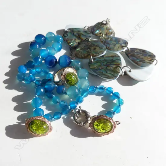 PAUA SHELL NECKLACE & BLUE BEAD NECKLACE + PAIR GOLD TONE & GREEN COLOUR STONE DRESS RING & PR EARRINGS 