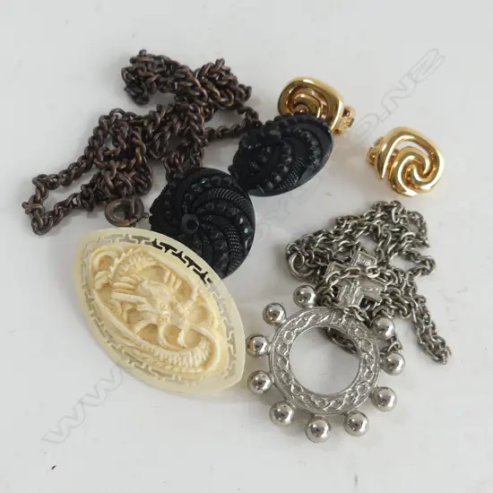 2 PR'S LADIES EARRINGS 2 BROOCHES & 2 CHAINS