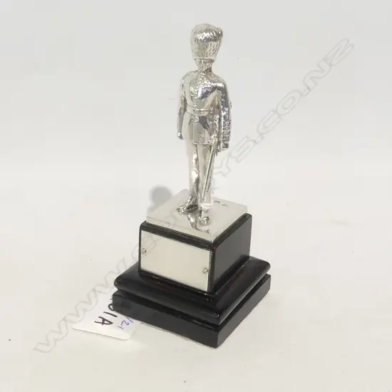 SILVER GRENADIER GUARD - MOUNTEDr ON BASE H 110MM