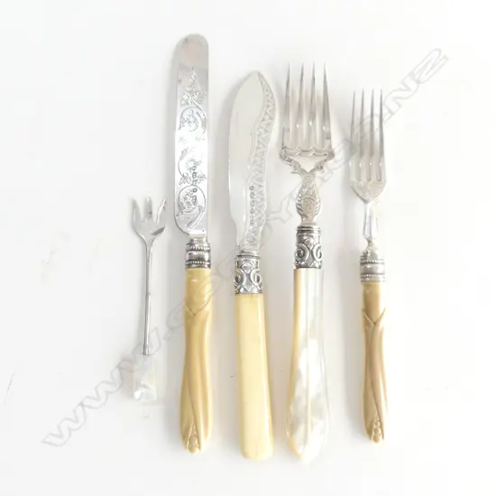 5 PCES STG & MoP / IVORINE CUTLERY
