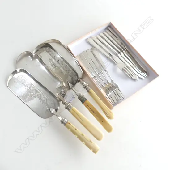 4 EP CRUMB TRAYS w. IVORINE HANDLES + 12 PCE WALKER & HALL 'ST. JAMES' FISH SET