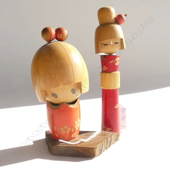 2 MID CENTURY JAPANESE WOODEN KOKESHI DOLLS H. 150, 125MM