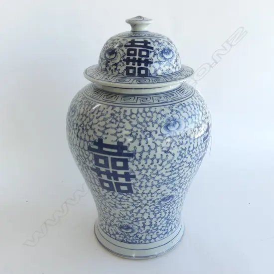 LG ORIENTAL BLUE & WHITE LIDDED JAR H. 430MM