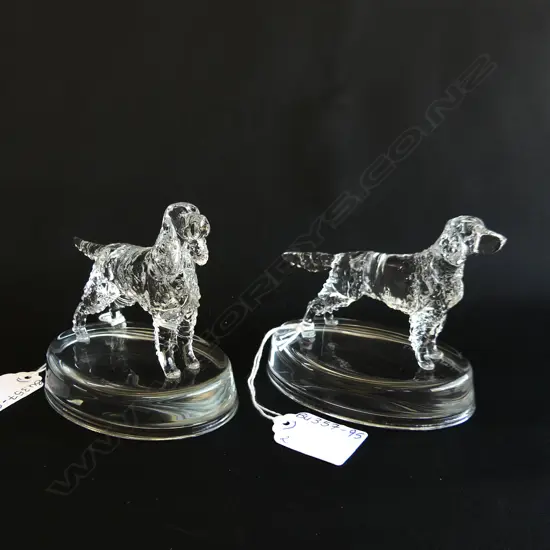 2 GLASS STATUETTES; GORDON SETTER & GOLDEN RETRIEVER, SIGNED NEIL HARRIS 2017