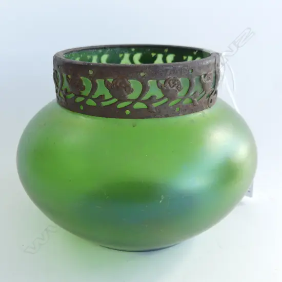 IRIDESCENT LOETZ STYLE GREEN GLASS VASE H.110mm
