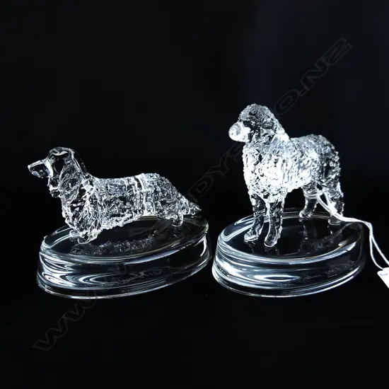 2 GLASS STATUETTES; SPANIEL & PYRENEAN MOUNTAIN DOG - SIGNED & DATED 'NEIL HARRIS 2015'