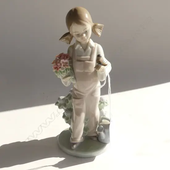 LLADRO FIGURINE GIRL WITH BIRD & FLOWERS H. 190MM