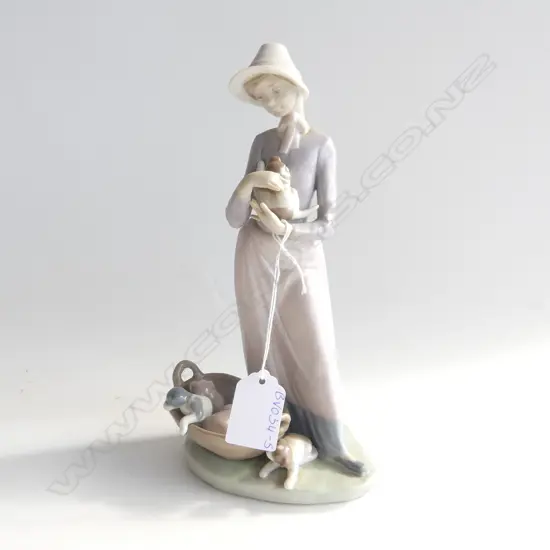LLADRO FIGURINE 'MY PUPPIES' #5087; LADY WITH BASKET OF PUPPIES H. 220MM