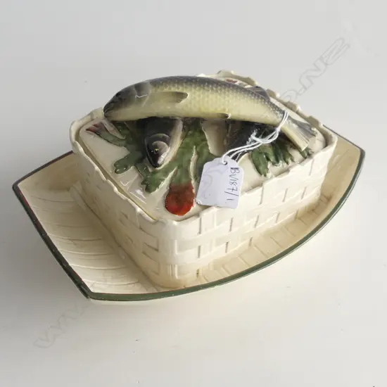 LATE 19thC GEORGE JONES MAJOLICA FISH LIDDED DISH W.235mm