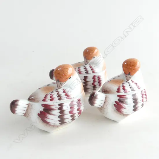 3 HEREND LIDDED BIRDS L 80 MM