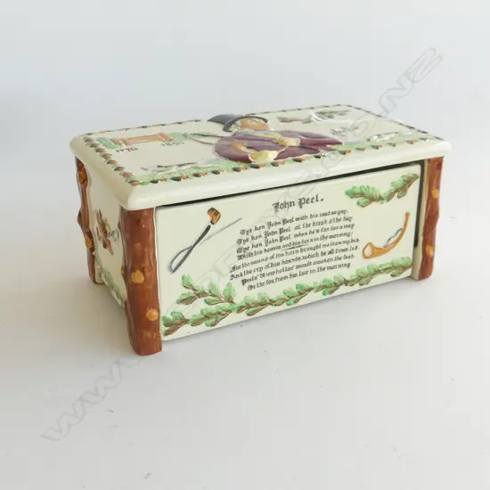 CROWN DEVON 'JOHN PEEL' MUSIC BOX W.205mm